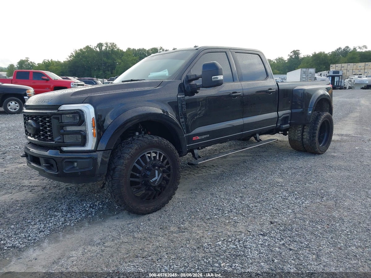 2025 FORD F-450 PLATINUM — photo 2