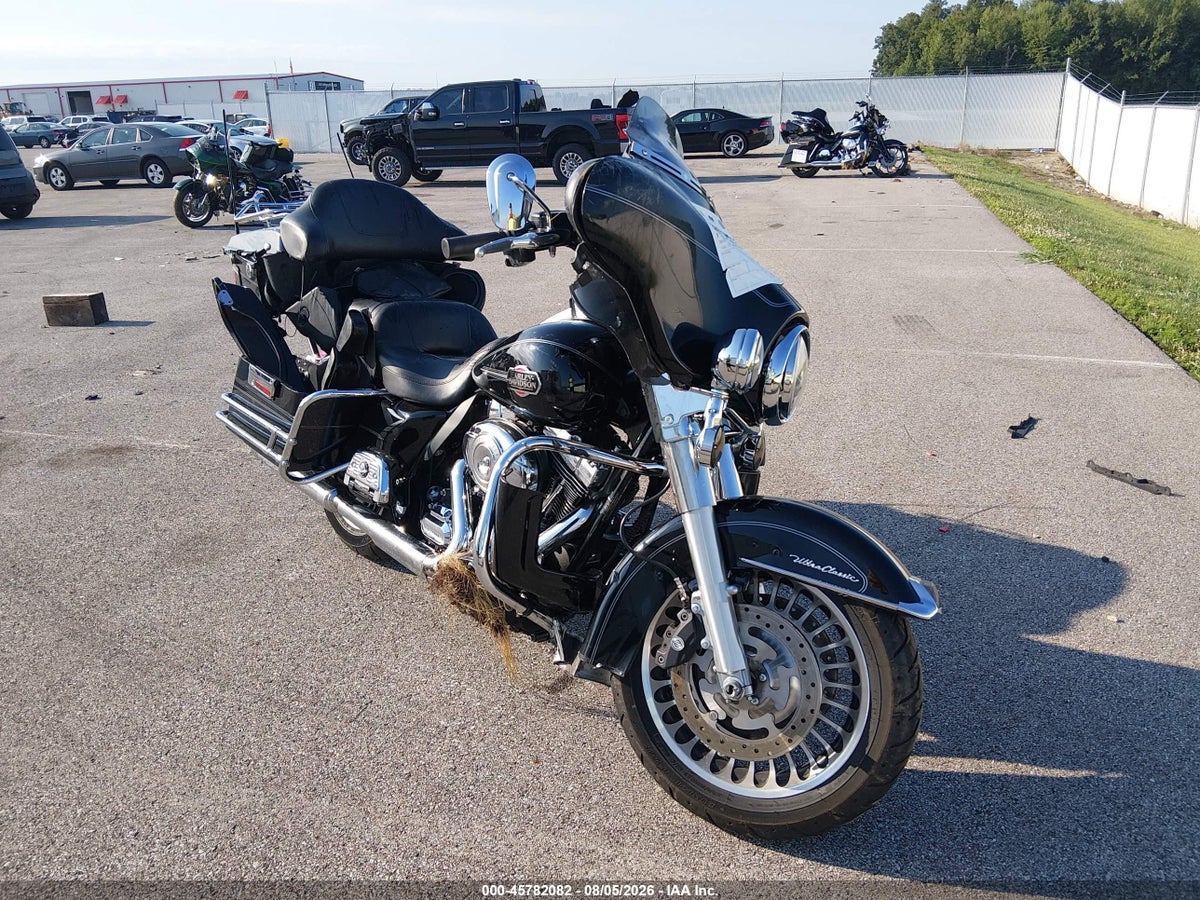 2010 HARLEY-DAVIDSON FLHTCU