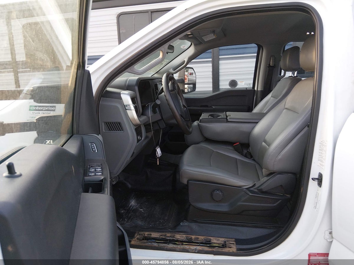 2025 FORD F-350 CHASSIS XL