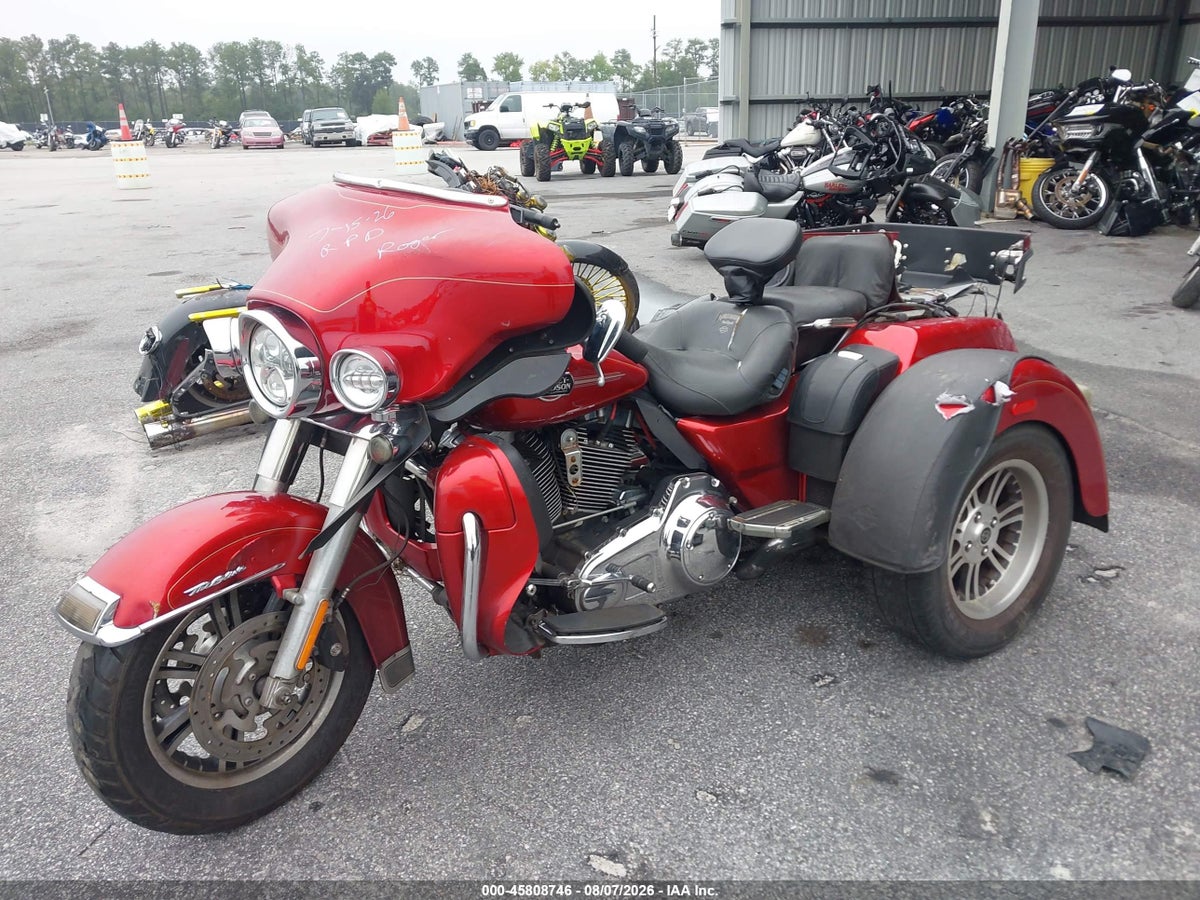 2013 HARLEY-DAVIDSON FLHTCUTG TRI GLIDE ULTRA CLASSIC — снимка 2