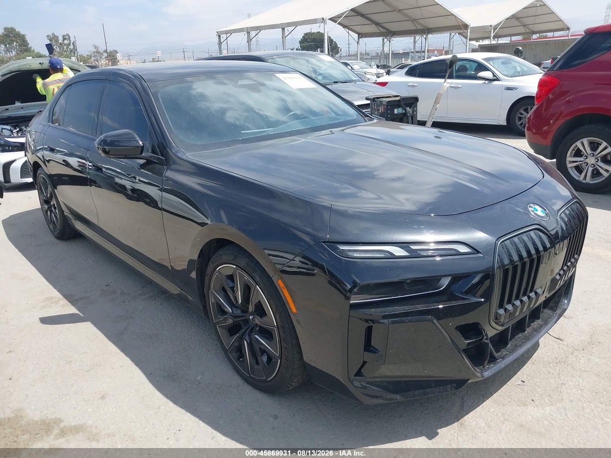 2025 BMW 740I