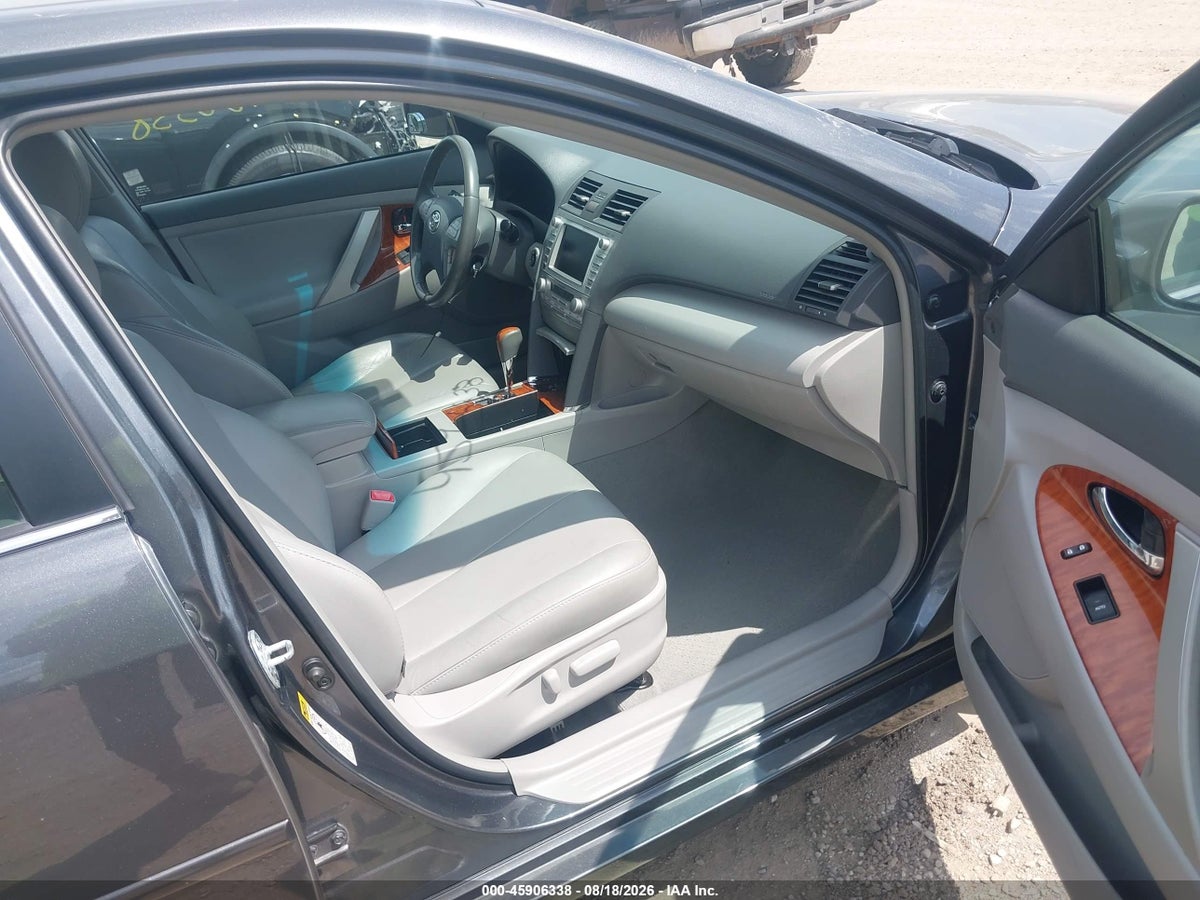 2011 TOYOTA CAMRY XLE V6 — снимка 5