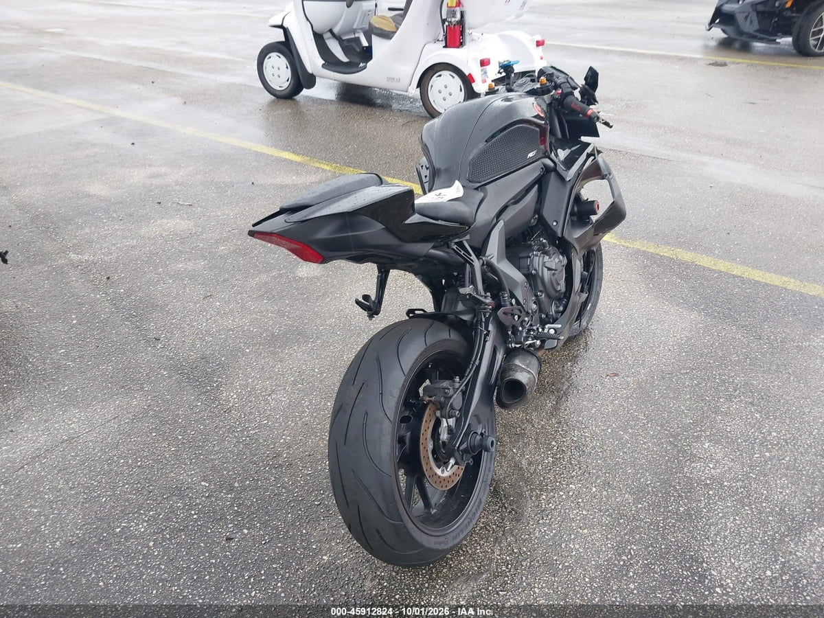 2025 YAMAHA YZFR7 — photo 4