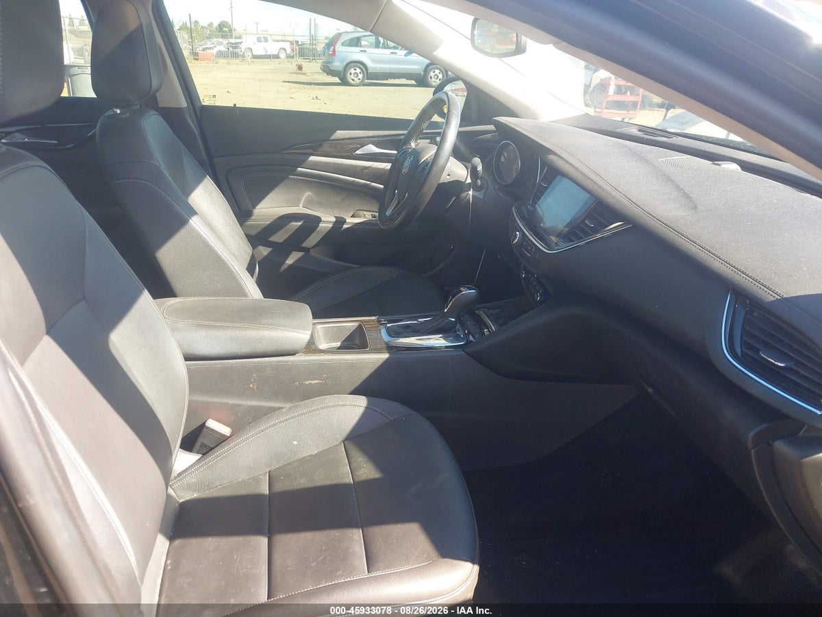 2018 BUICK REGAL TOURX ESSENCE — photo 5