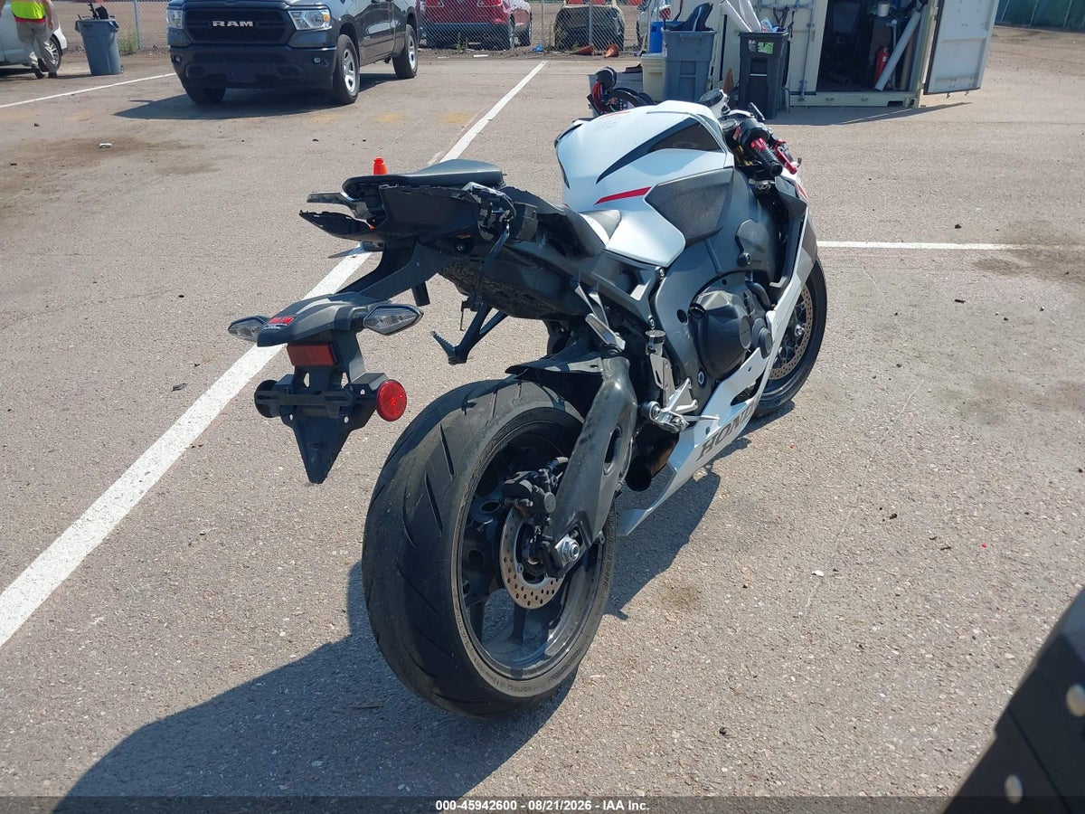2026 HONDA CBR1000 RR — снимка 4