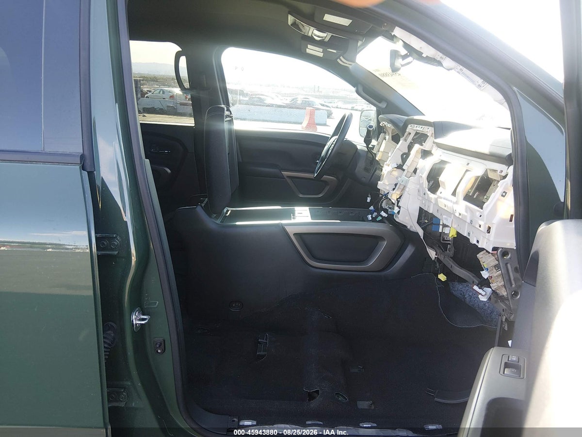 2024 NISSAN TITAN SV 4X4 — photo 5