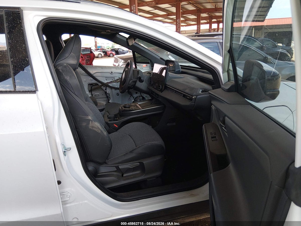 2026 TOYOTA BZ XLE — photo 5