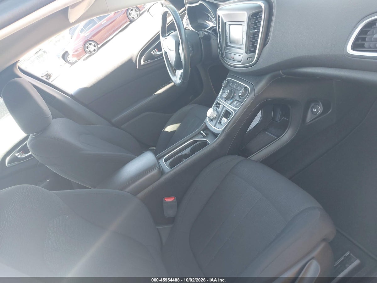2017 CHRYSLER 200 LIMITED — photo 5