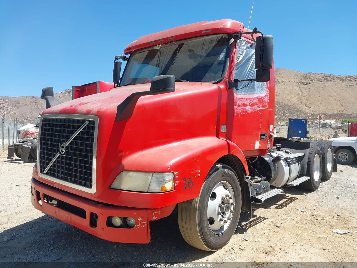 2016 VOLVO VN VNM — photo 2