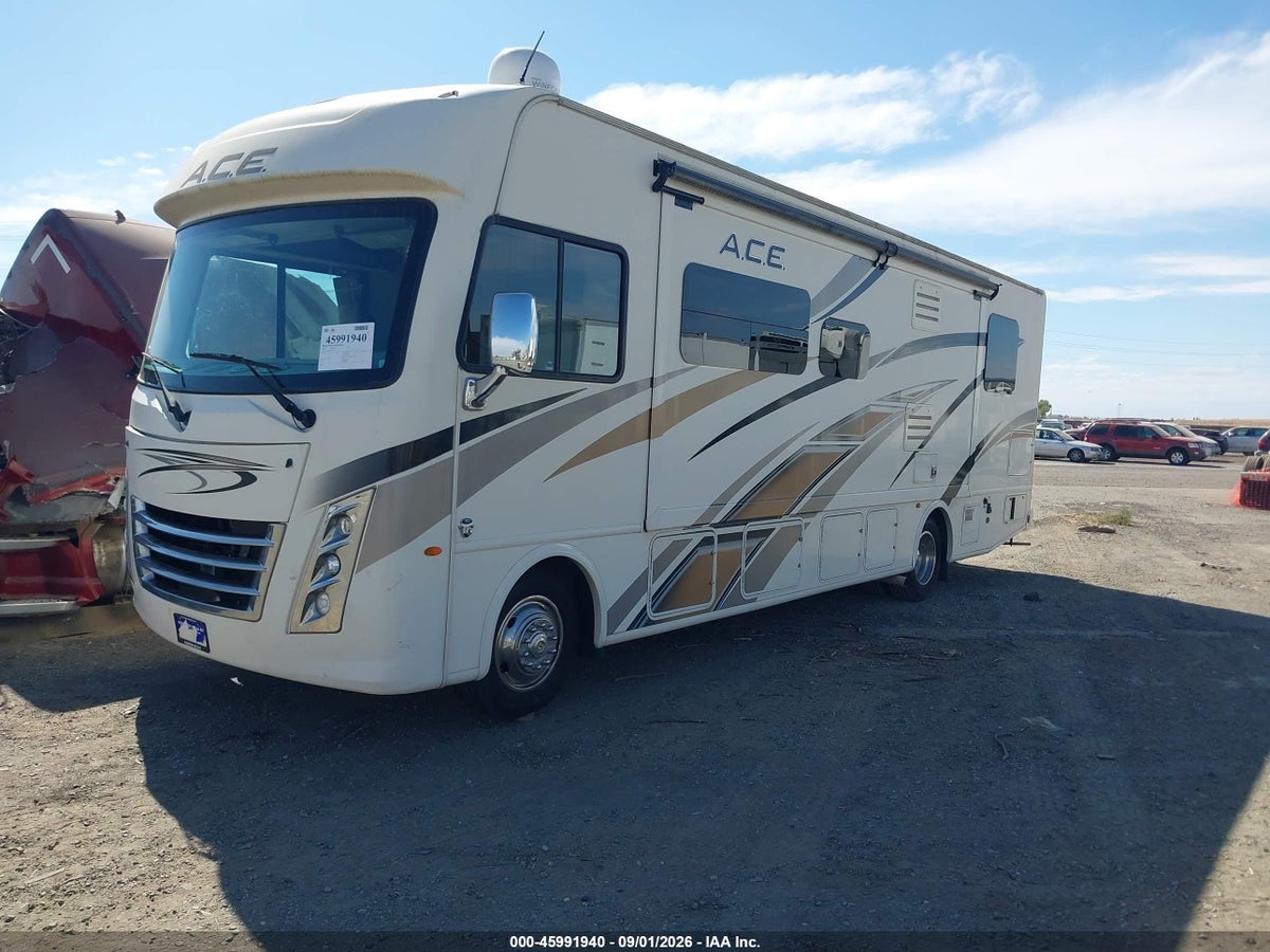 2019 FORD F53 — photo 2