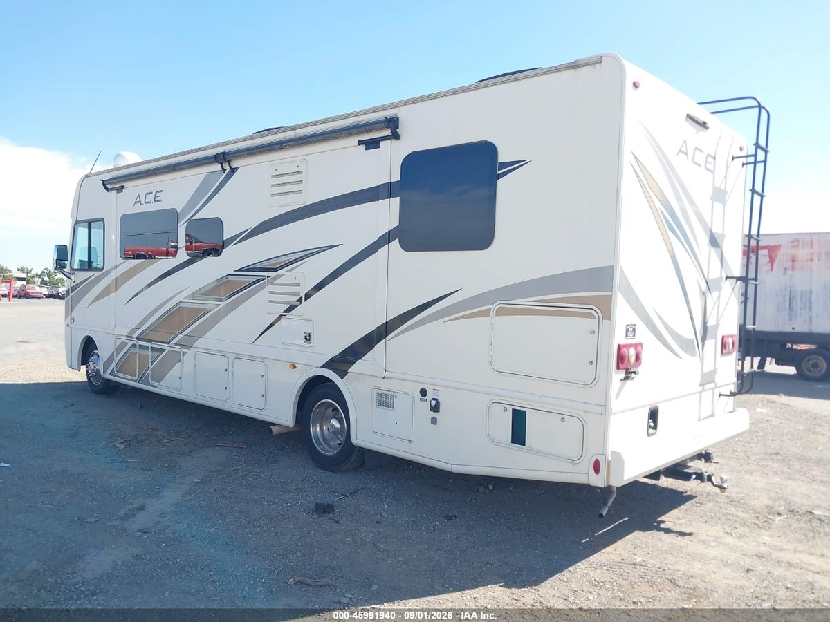 2019 FORD F53 — photo 3