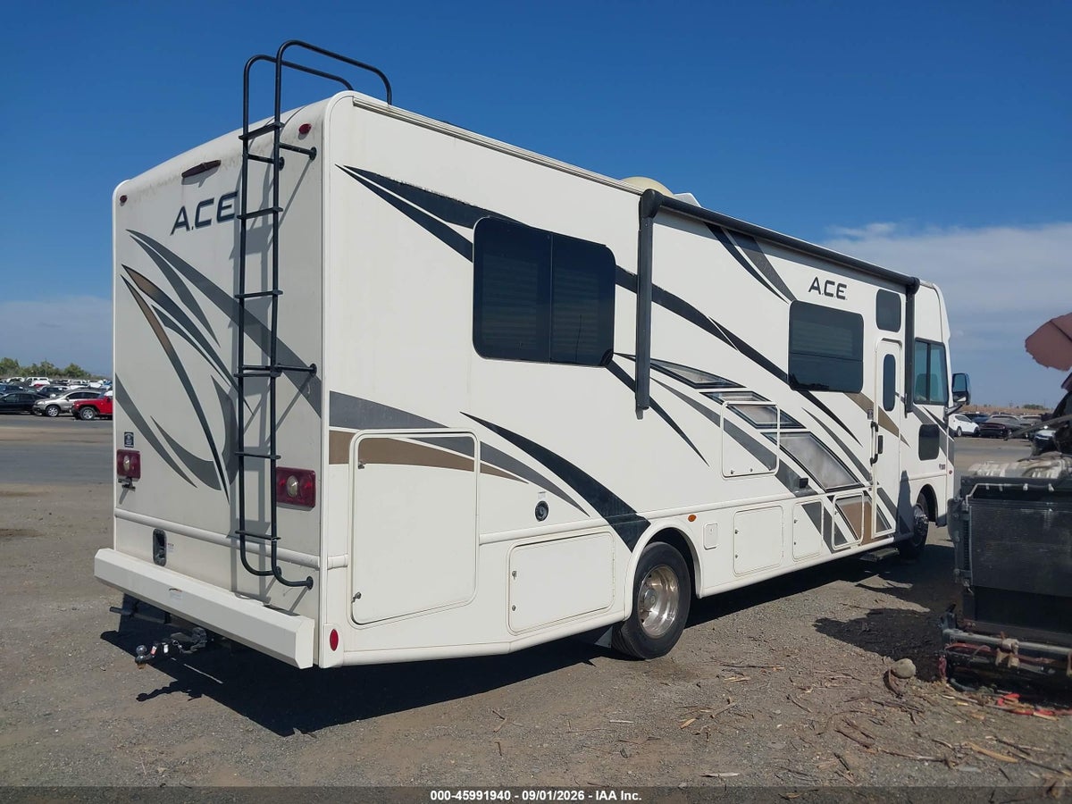 2019 FORD F53 — photo 4