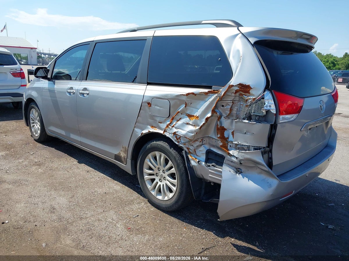2011 TOYOTA SIENNA XLE V6 — снимка 3