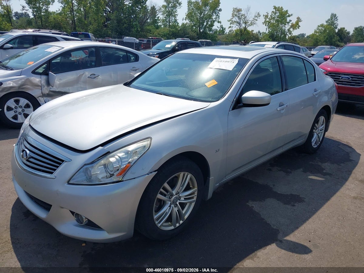 2015 INFINITI Q40 — photo 2