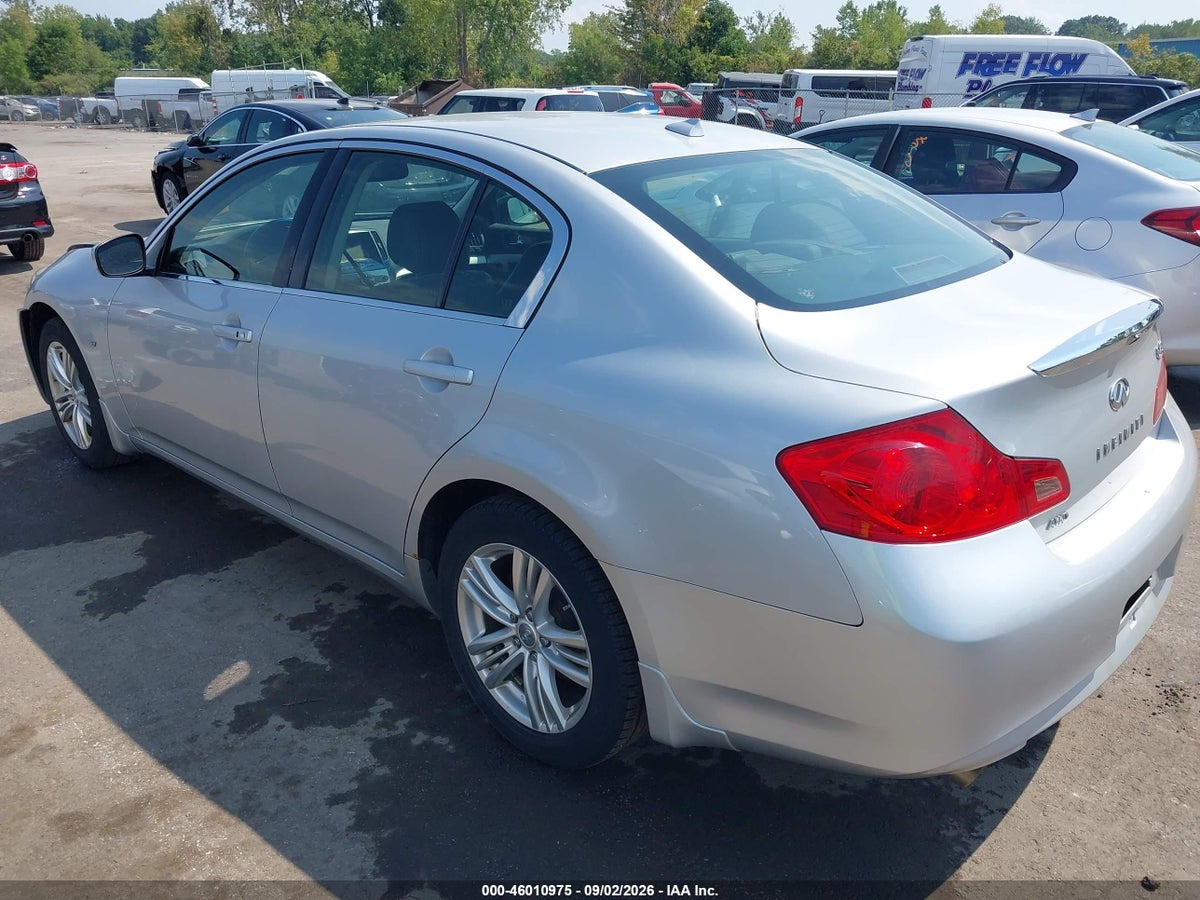 2015 INFINITI Q40 — photo 3