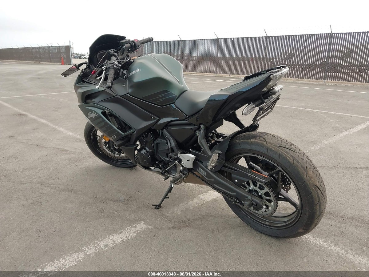 2025 KAWASAKI EX650 P — photo 3