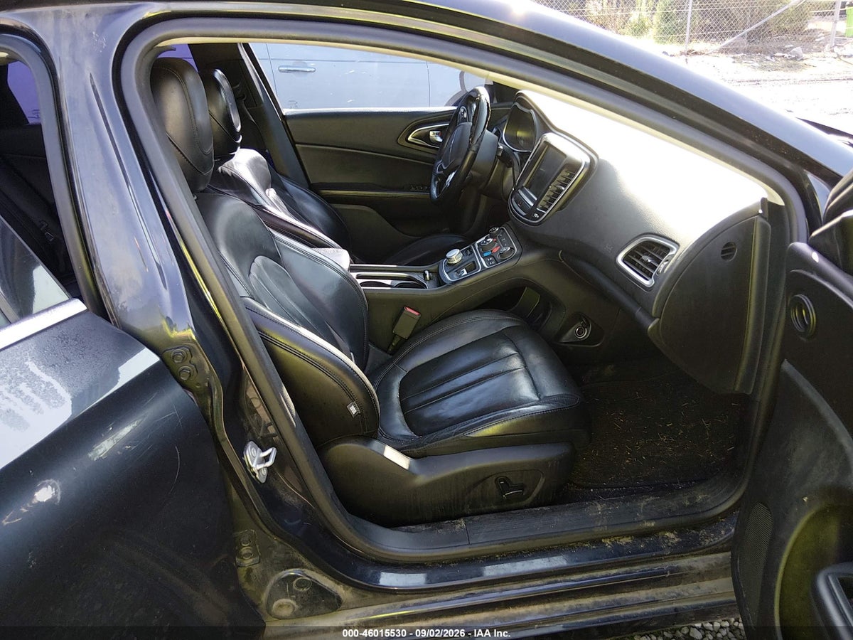 2017 CHRYSLER 200 LIMITED PLATINUM — photo 5