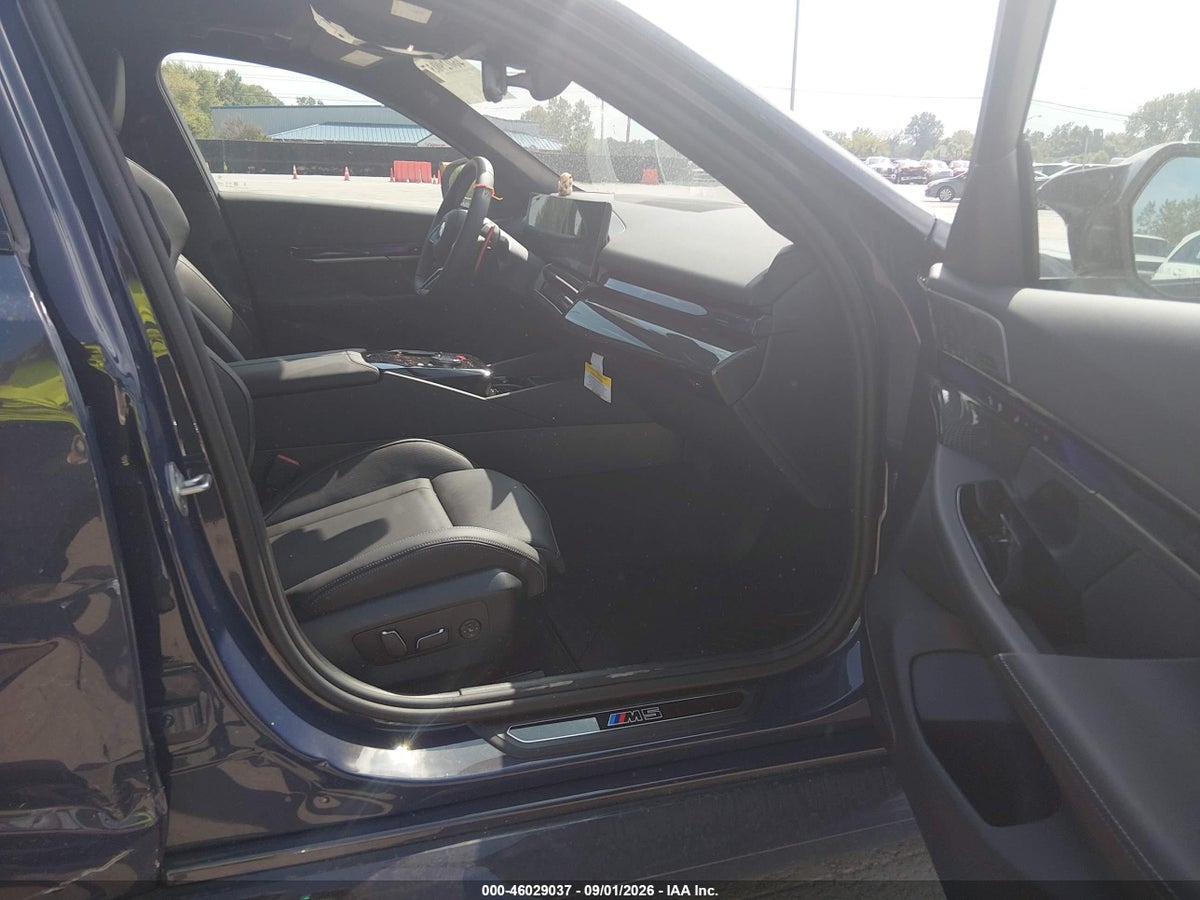 2027 BMW M5 — photo 5