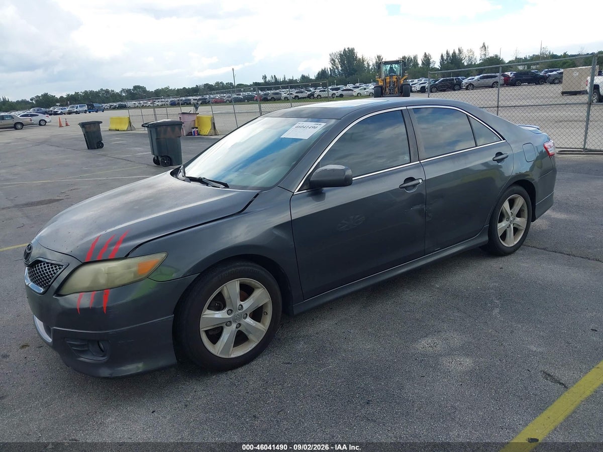 2011 TOYOTA CAMRY SE — снимка 2