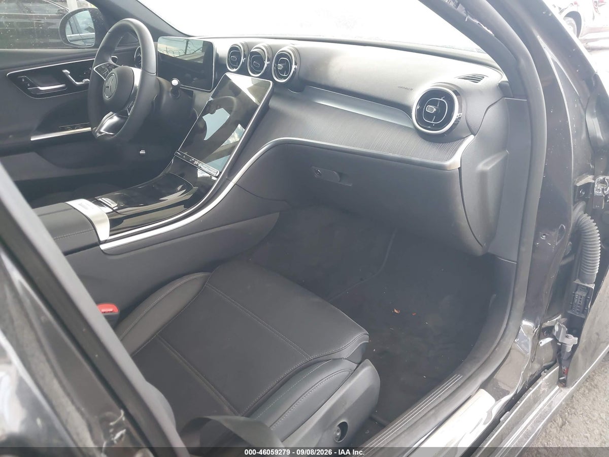 2026 MERCEDES-BENZ C 300 — photo 5