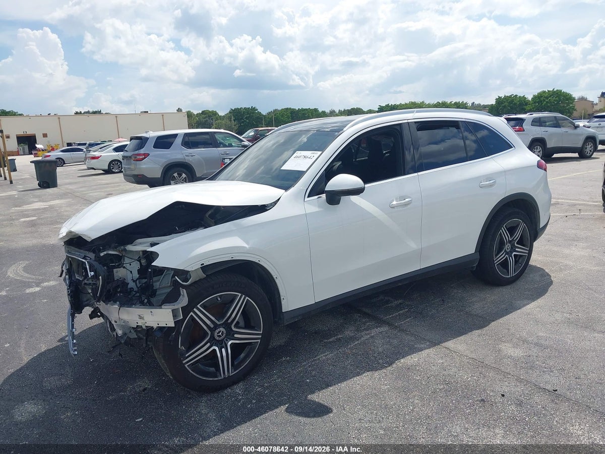 2026 MERCEDES-BENZ GLC 300 SUV — photo 2