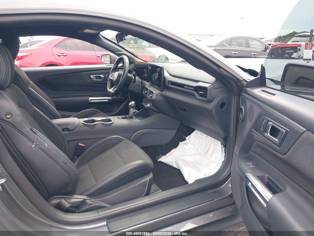 2026 FORD MUSTANG ECOBOOST FASTBACK — photo 5
