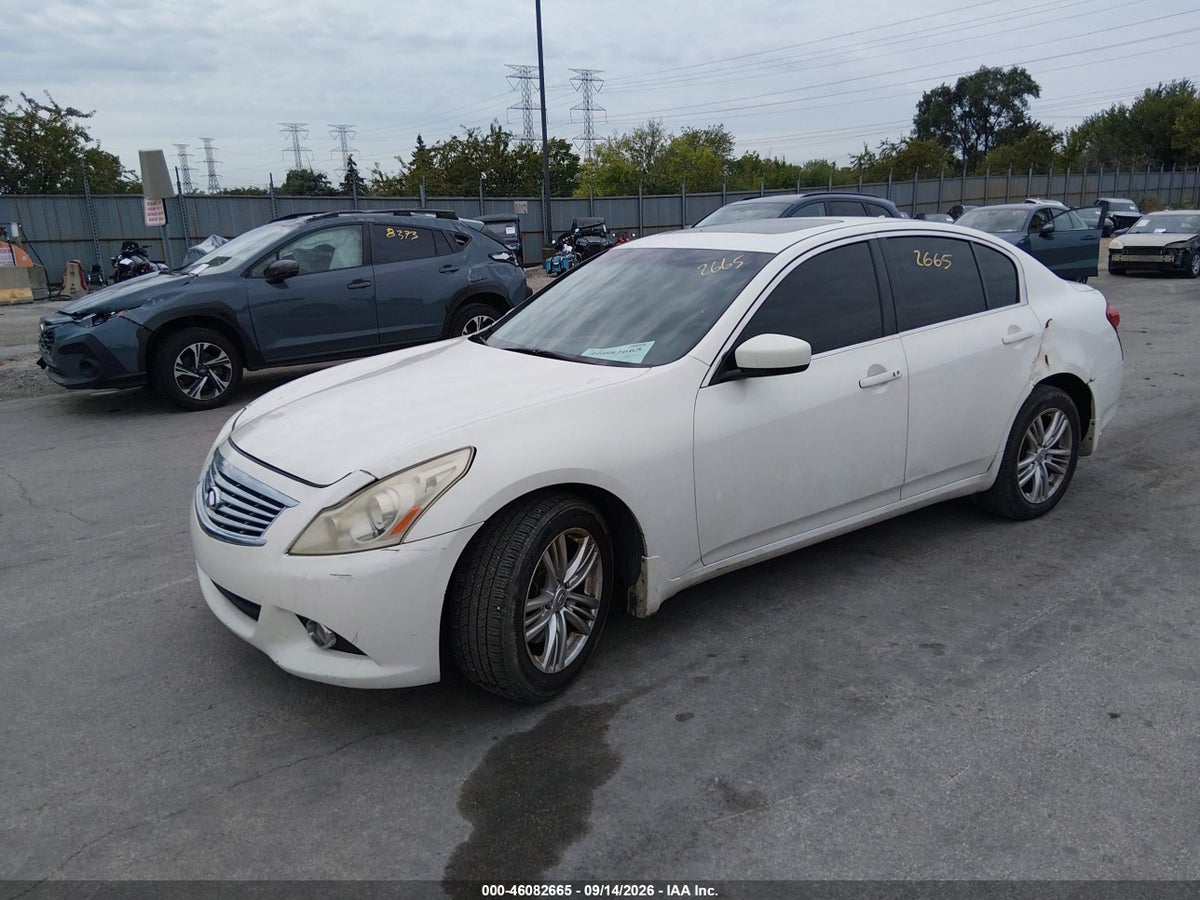2013 INFINITI G37X — photo 2