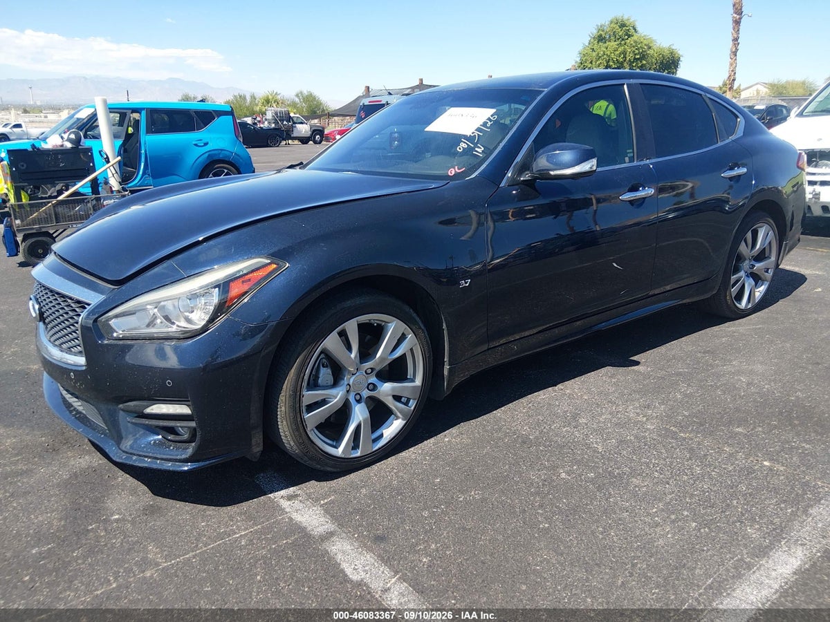 2019 INFINITI Q70 3.7 LUXE — photo 2