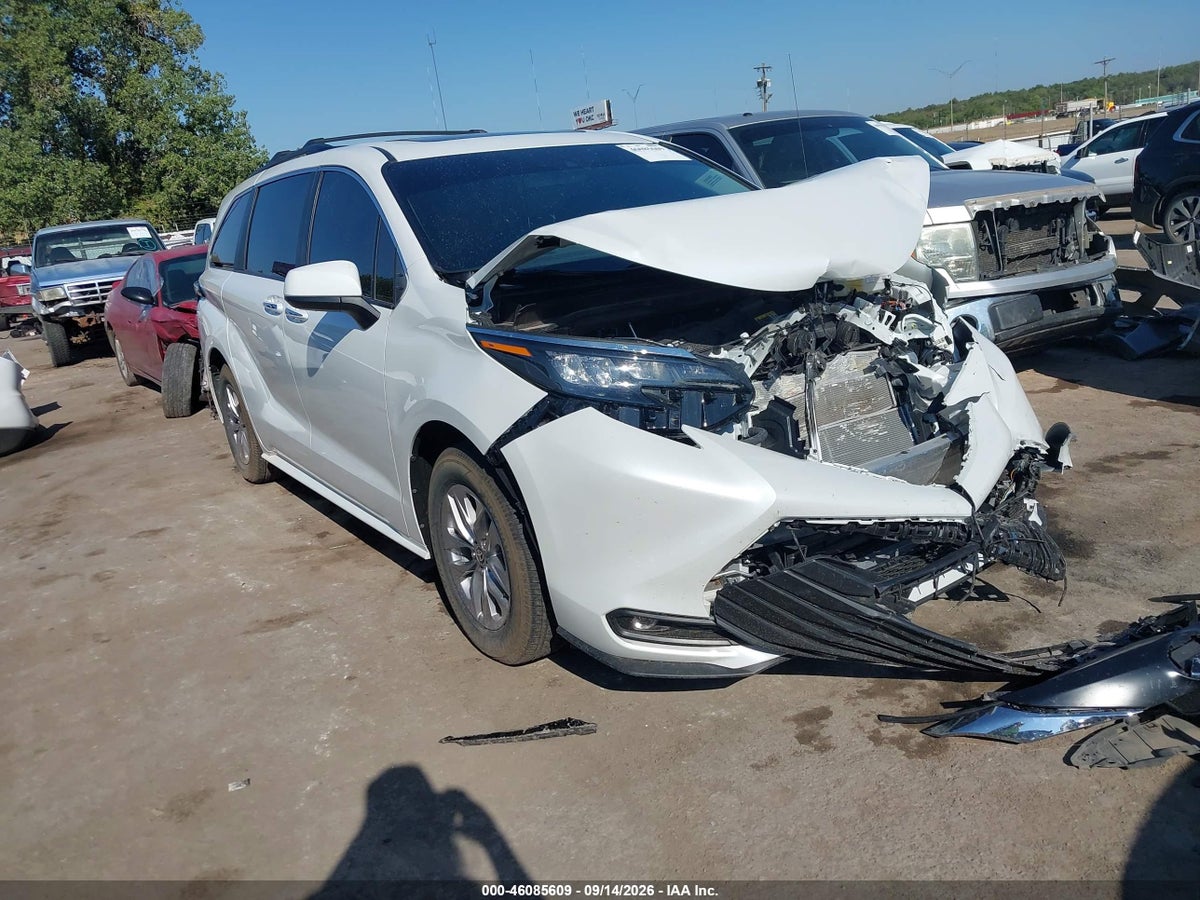 2026 TOYOTA SIENNA XLE