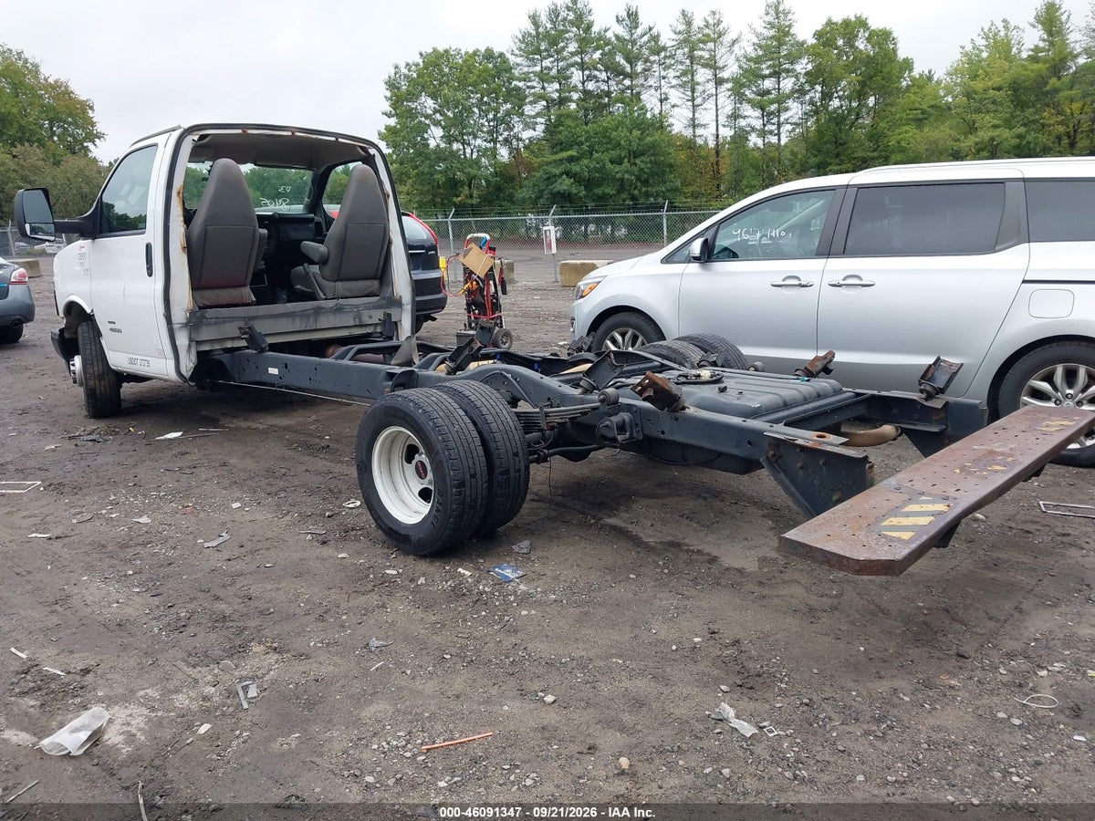 2024 GMC SAVANA CUTAWAY 4500 VAN — photo 2