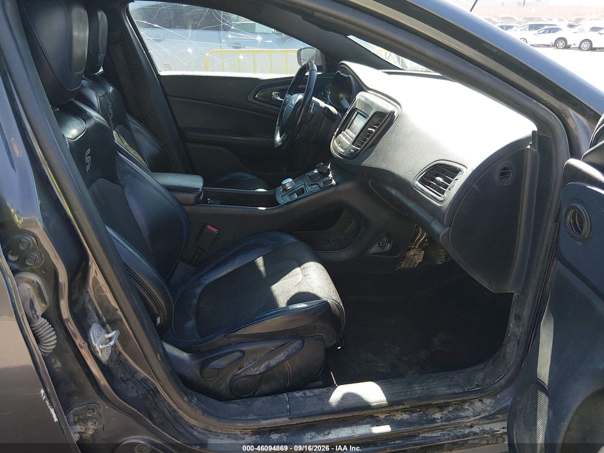 2017 CHRYSLER 200 200S — photo 5