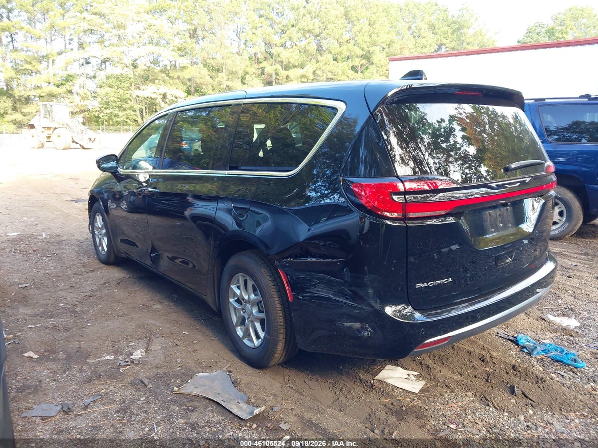 2027 CHRYSLER PACIFICA — photo 3