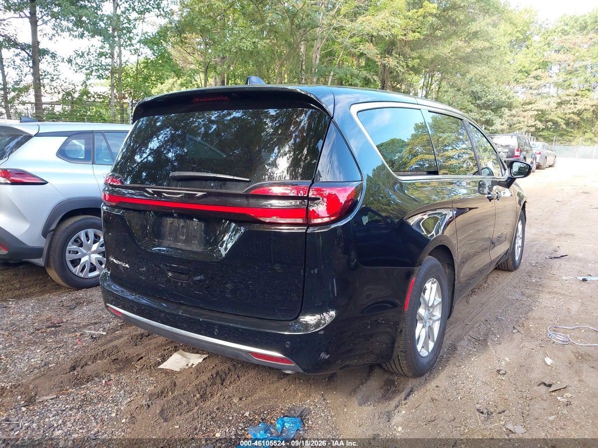 2027 CHRYSLER PACIFICA — photo 4