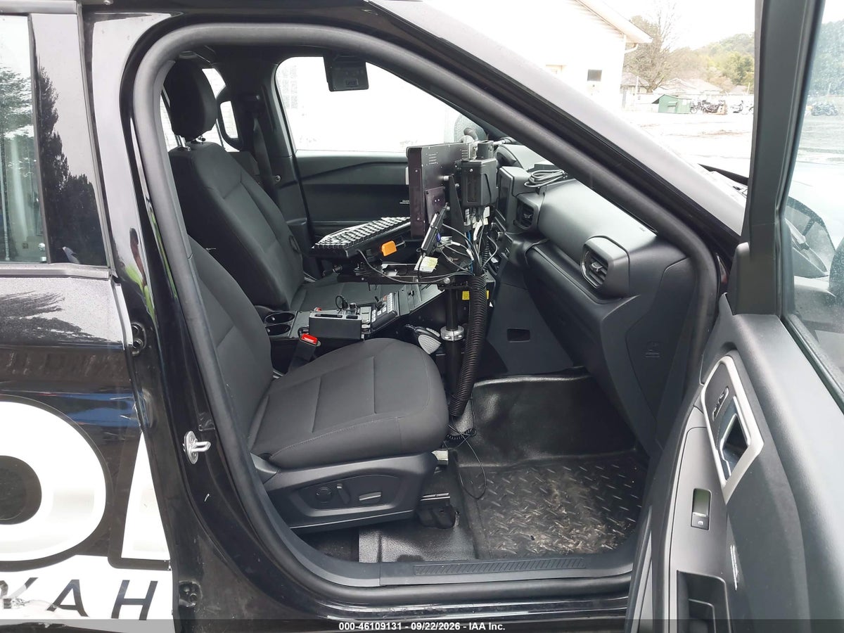2025 FORD POLICE INTERCEPTOR UTILITY — photo 5