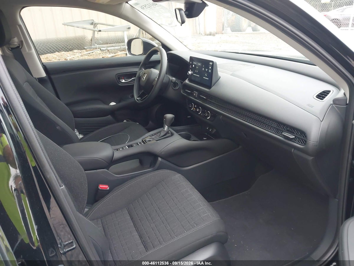 2027 HONDA HR-V LX 2WD — photo 5