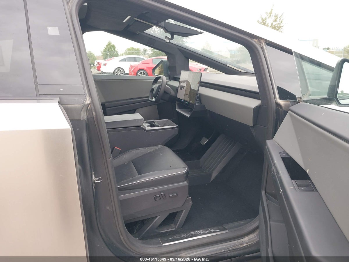 2025 TESLA CYBERTRUCK ALL-WHEEL DRIVE — photo 5