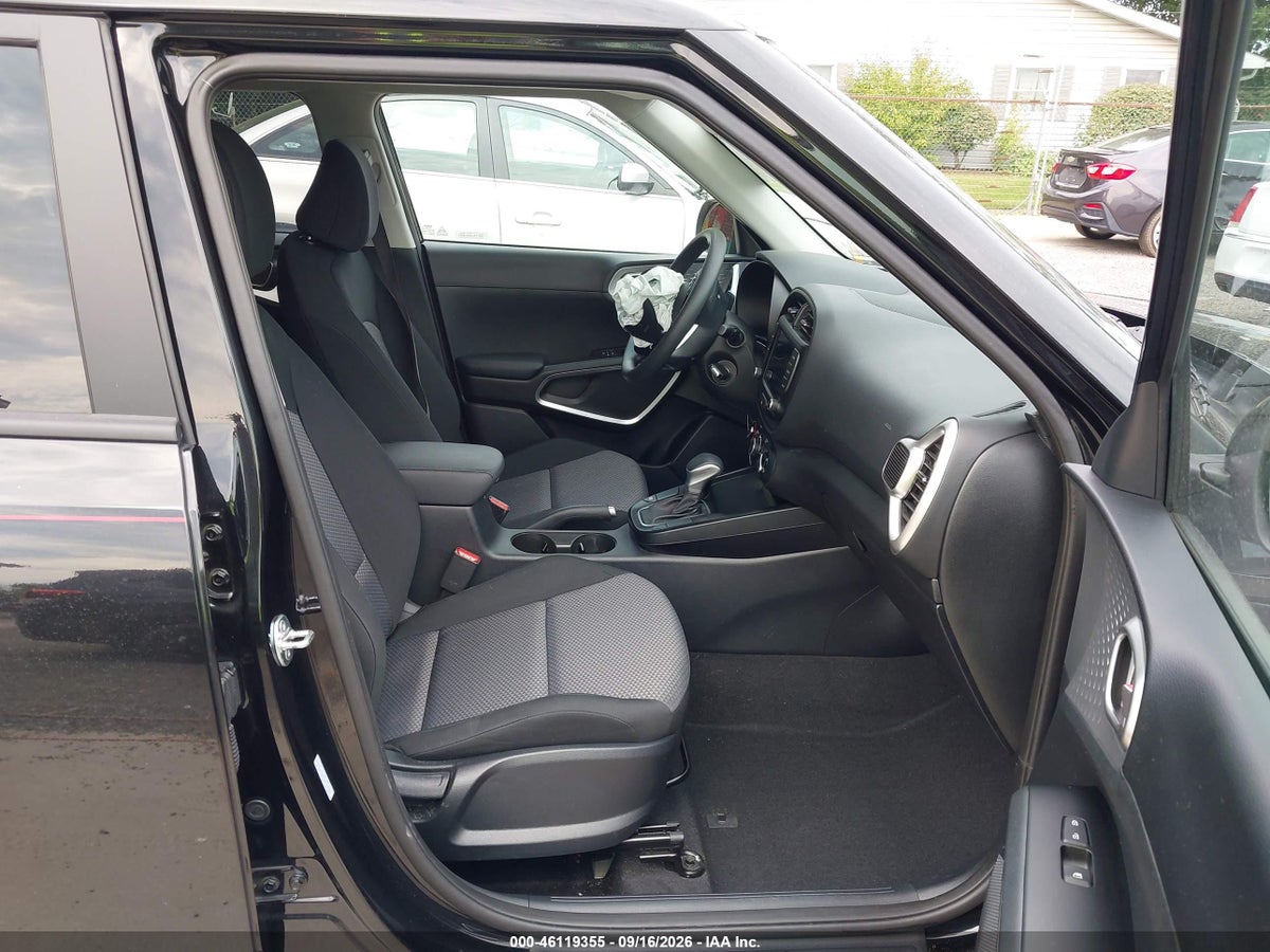 2025 KIA SOUL LX — photo 5