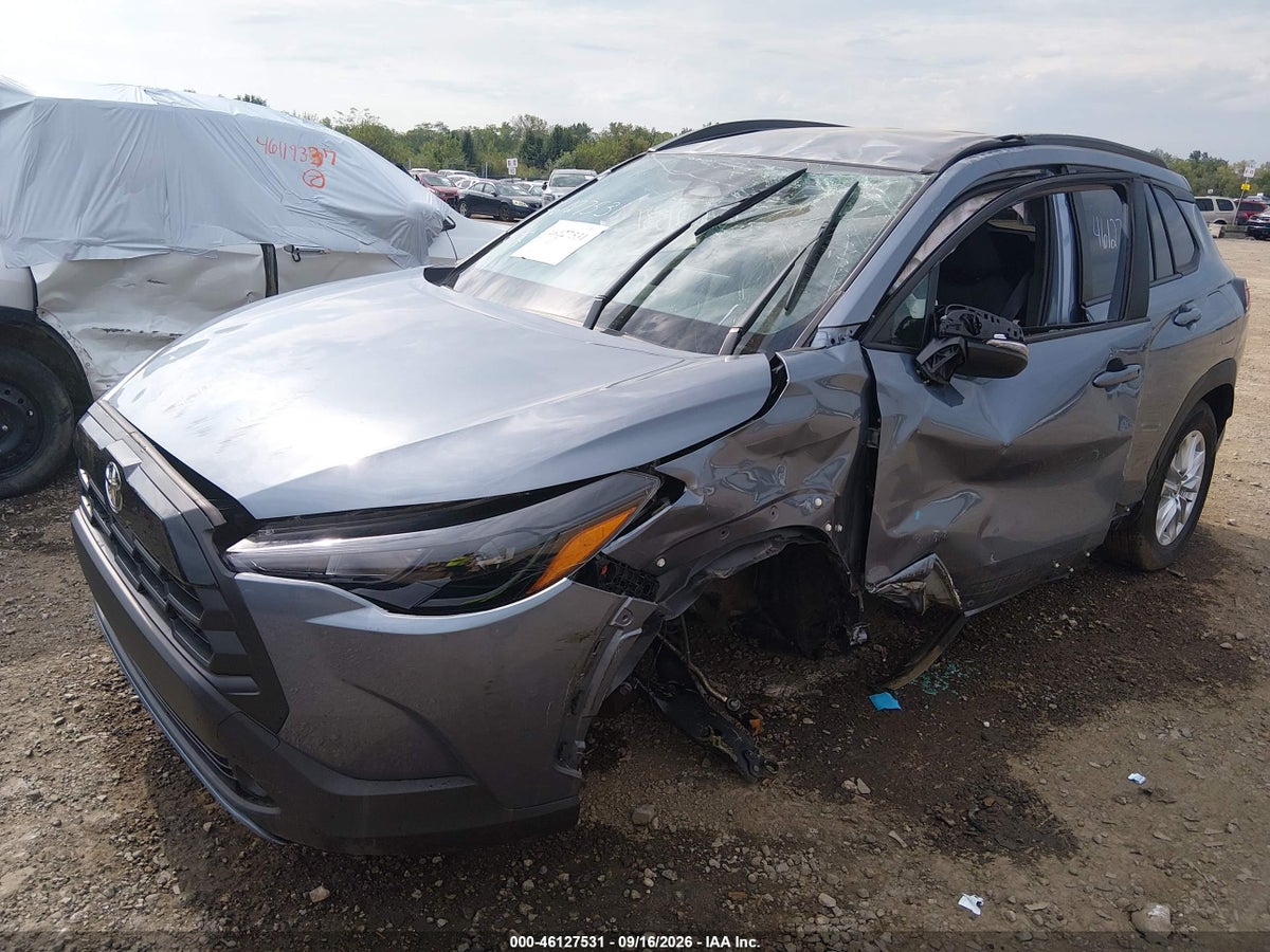 2026 TOYOTA COROLLA CROSS LE — photo 2