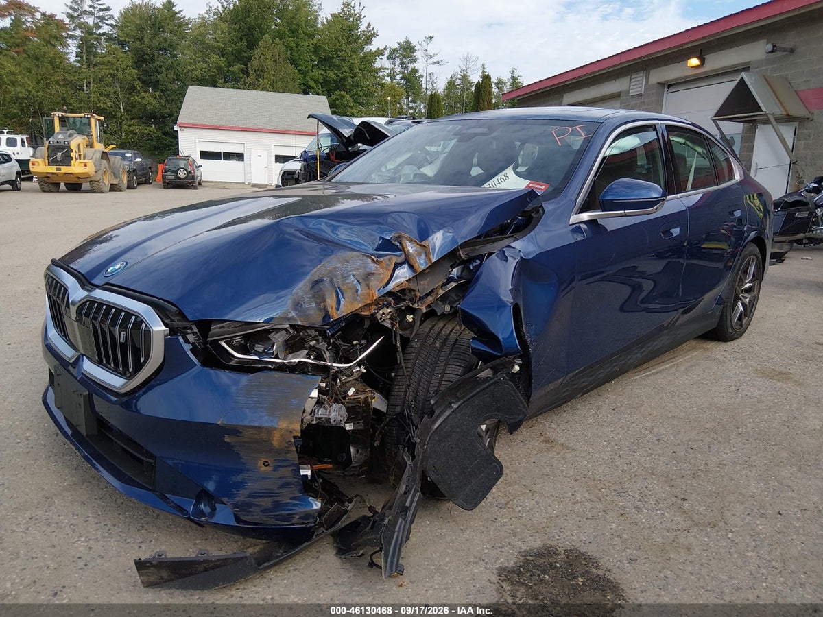2027 BMW I5 — photo 2
