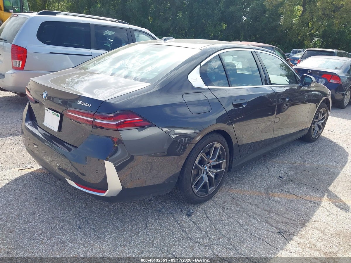 2027 BMW 530I — photo 4
