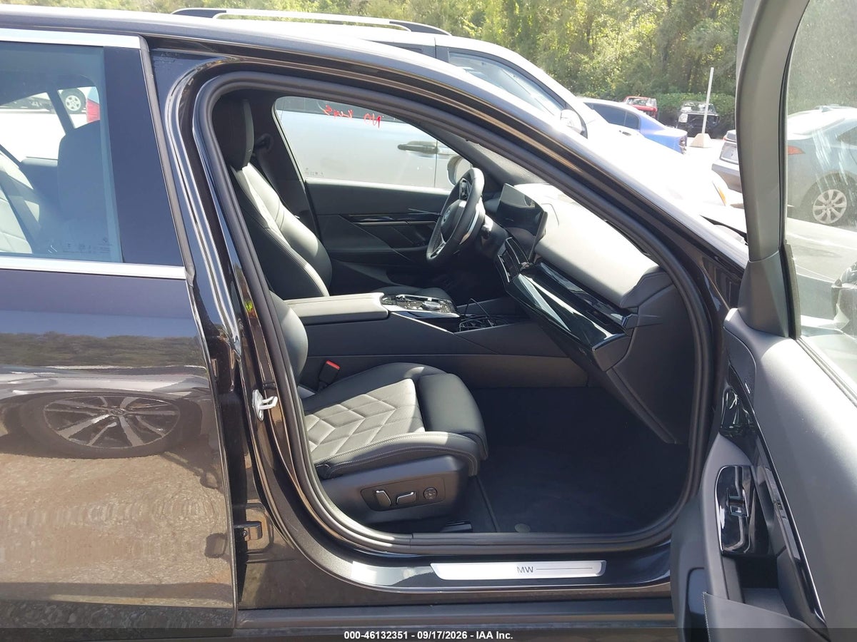 2027 BMW 530I — photo 5