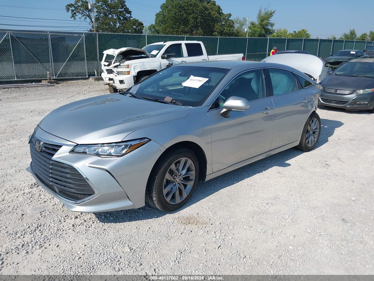 2022 TOYOTA AVALON XLE — photo 2