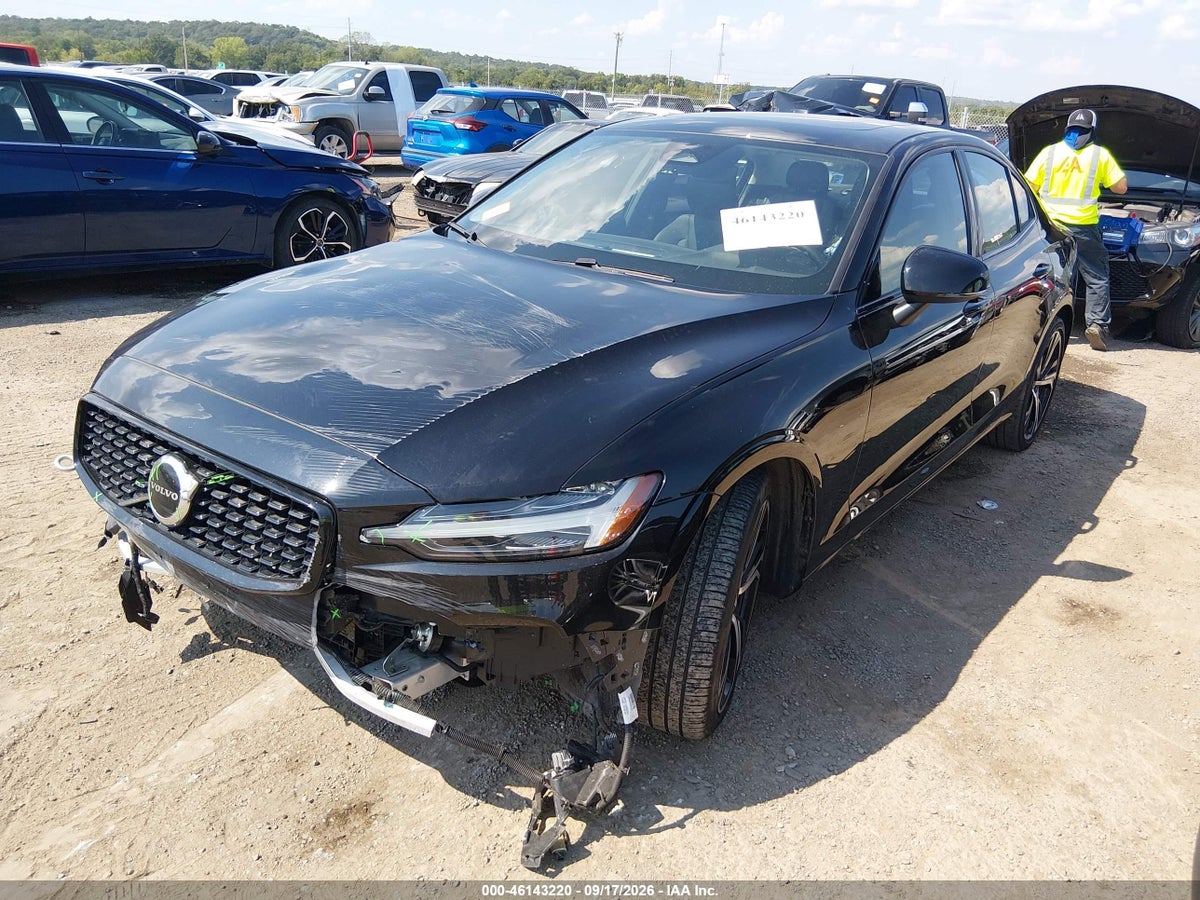 2024 VOLVO S60 B5 CORE DARK THEME — photo 2