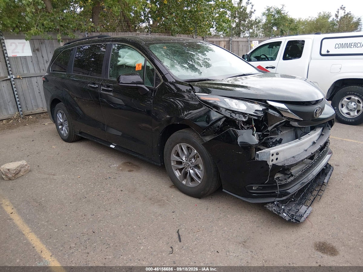 2026 TOYOTA SIENNA XLE