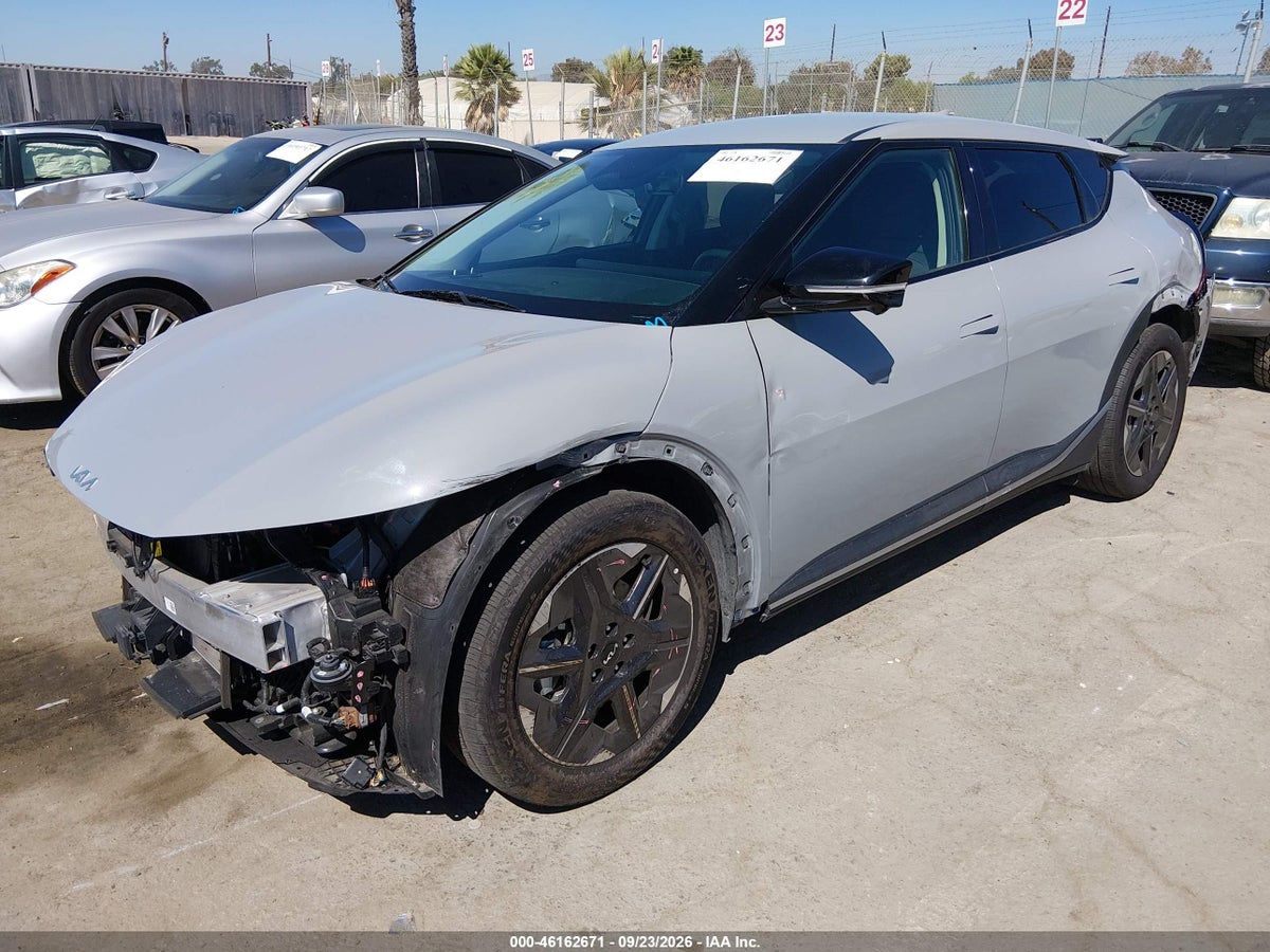 2025 KIA EV6 LIGHT LONG RANGE RWD — photo 2