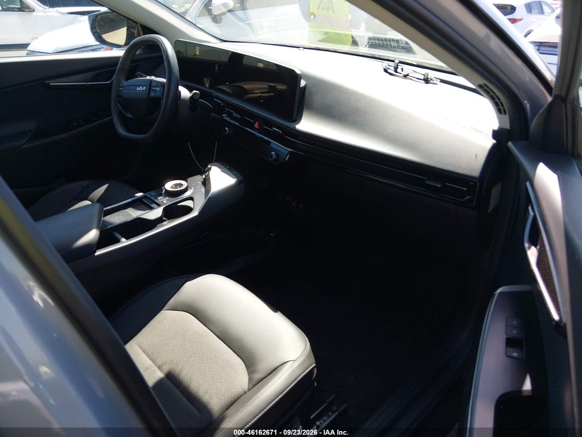 2025 KIA EV6 LIGHT LONG RANGE RWD — photo 5