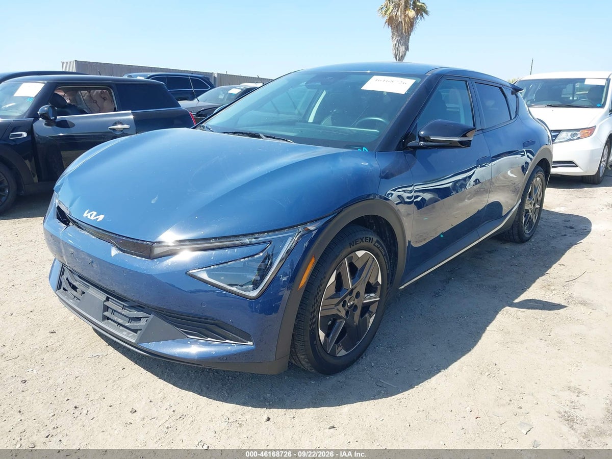2025 KIA EV6 LIGHT LONG RANGE RWD — photo 2