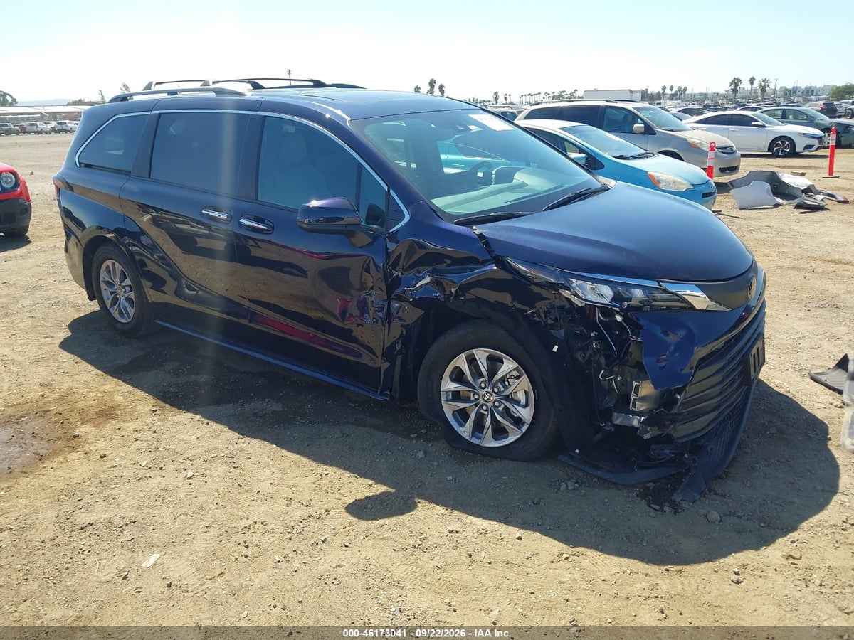 2026 TOYOTA SIENNA XLE
