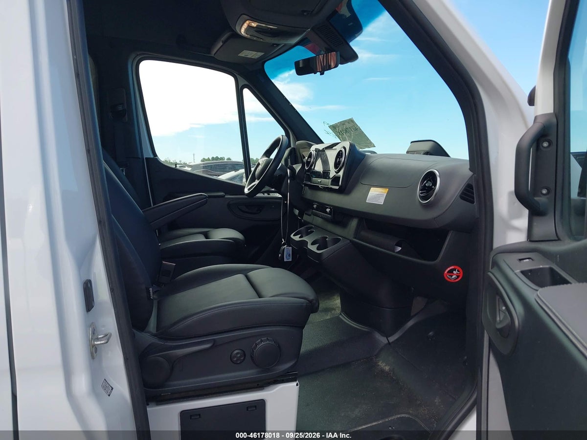 2025 MERCEDES-BENZ SPRINTER 2500 STANDARD ROOF 4-CYL DIESEL — photo 5