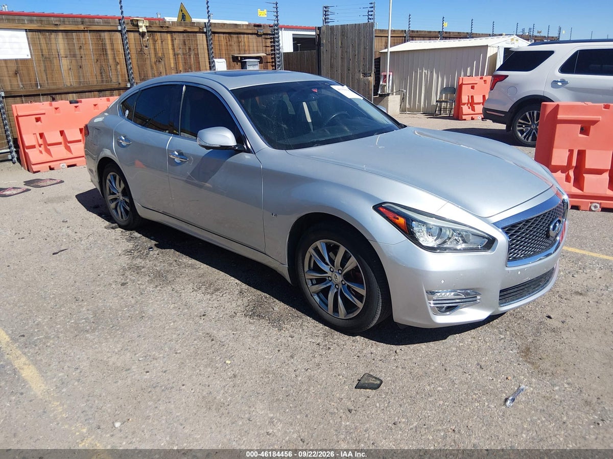 2019 INFINITI Q70 3.7X LUXE